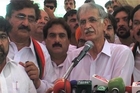 Dunya News - Pervaiz Khattak took to streets to protest against loadshedding