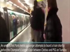 Fanáticos del Chelsea impiden que hombre negro entre al metro